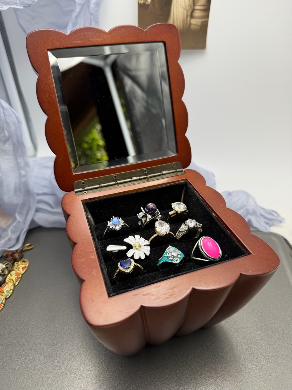 🔥🔥Bombay Ring box with Size 8 rings